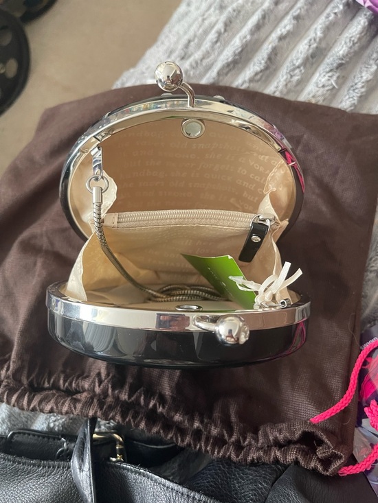 Red Crystal Ladybug Compact Mirror - Picture 3 of 4